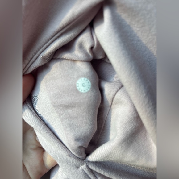 Lululemon Go Forward Pullover
Porcelain Pink size 6 - Picture 9 of 9